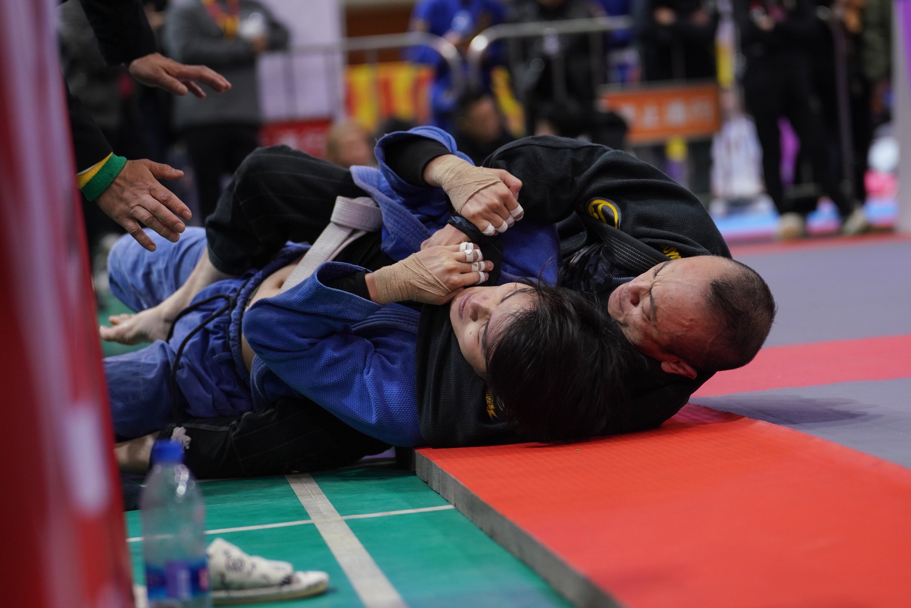 比赛中精准发挥,轻松击溃对手的防线 比赛中精准发挥,轻松击溃对手的防线