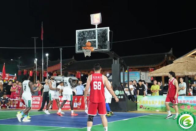 九游网址-包含美职业大联盟球队激战，吸引众多球迷观看的词条