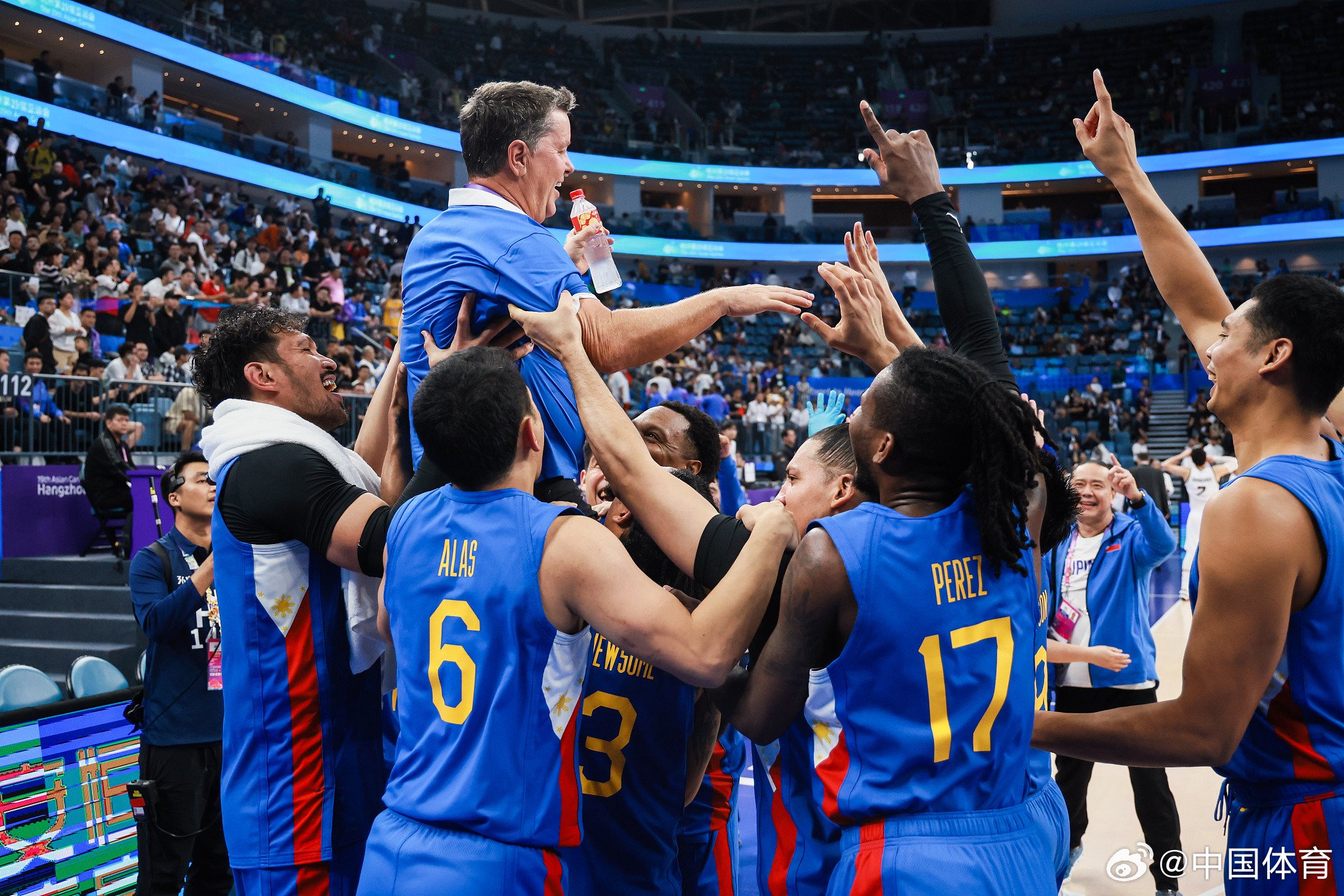 菲律宾篮球联赛球员集体训练，备战新赛季的简单介绍