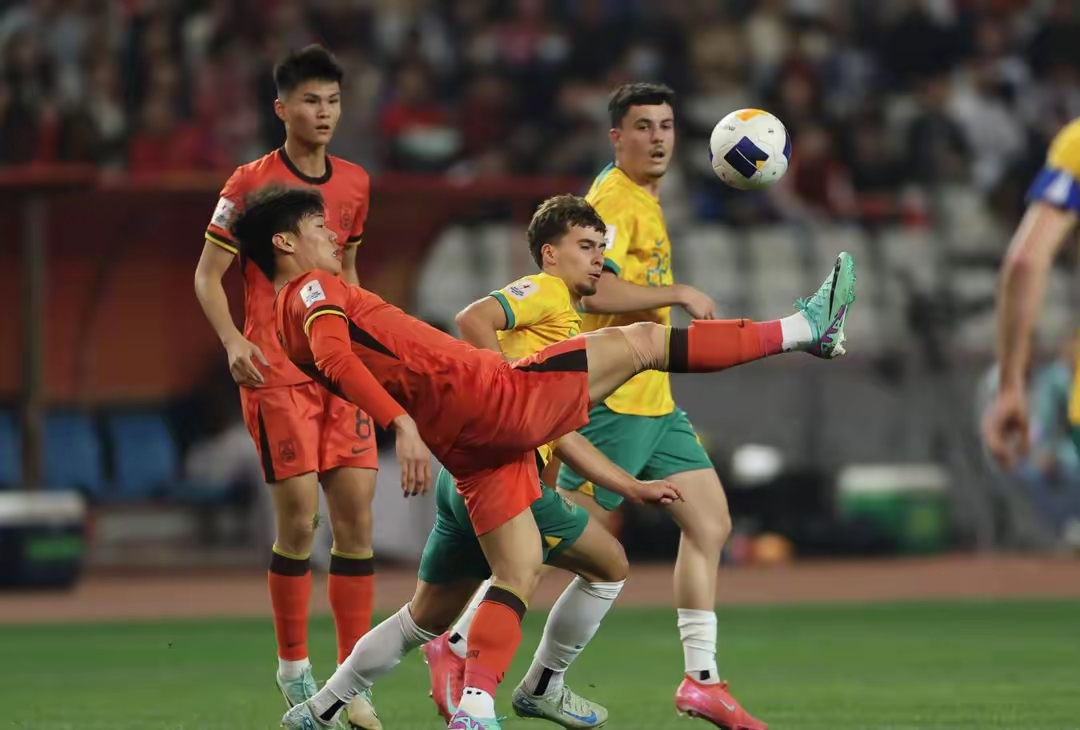 九游中国官网-足球比赛的激烈竞争让人激动